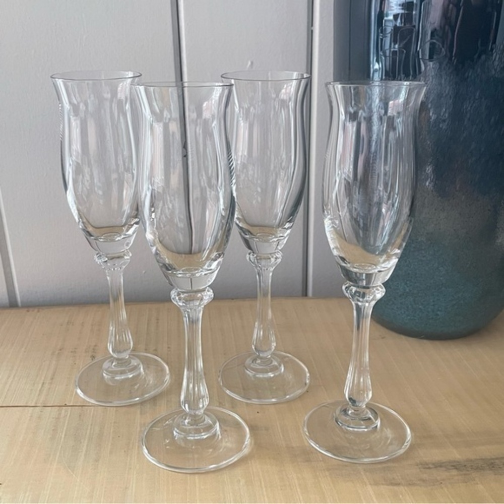 $15 SALE Vintage Champagne Flutes 4 Pc Set Party Glasses Holiday Wedding - Picture 1 of 6